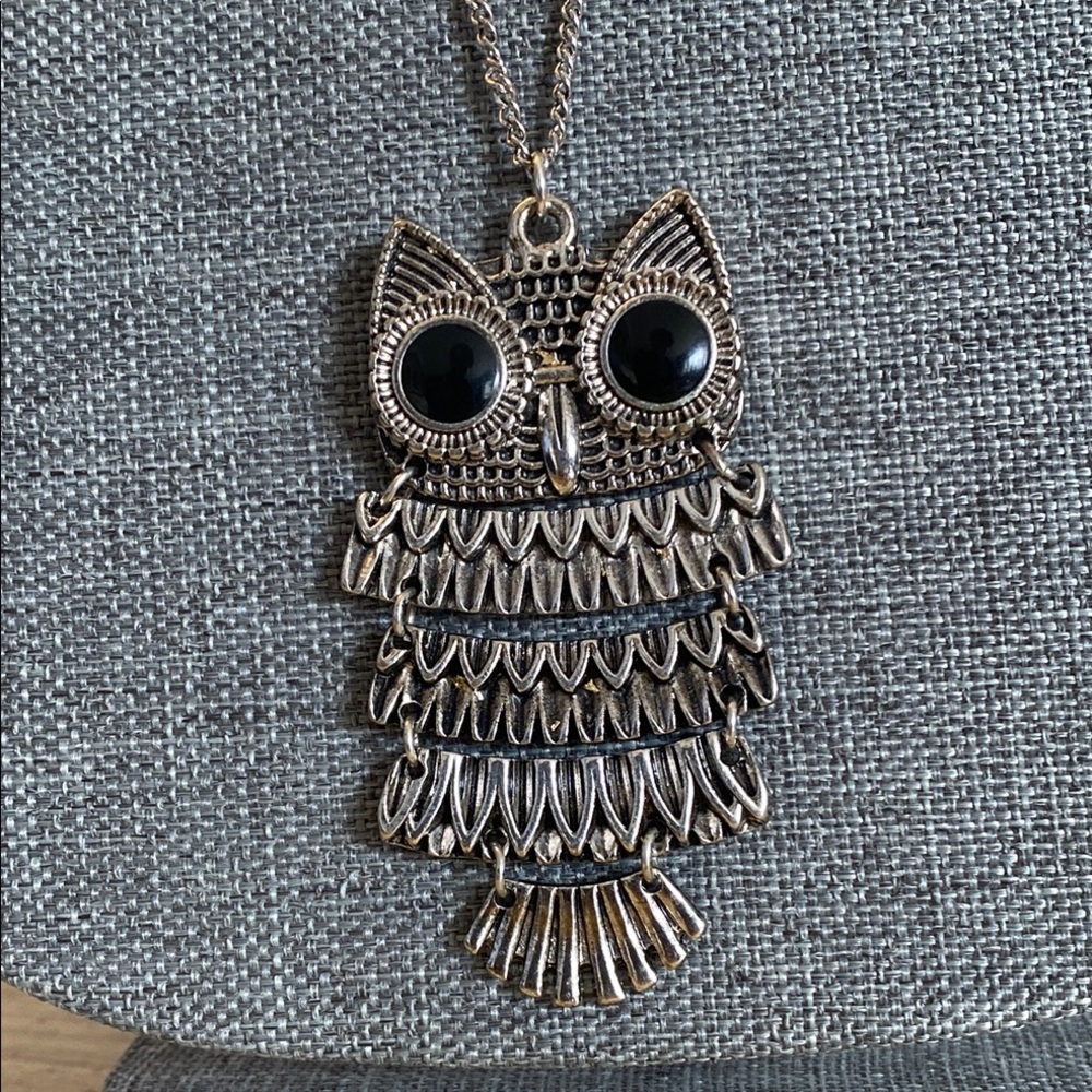 Elegant Black and Silver Owl Pendant Necklace